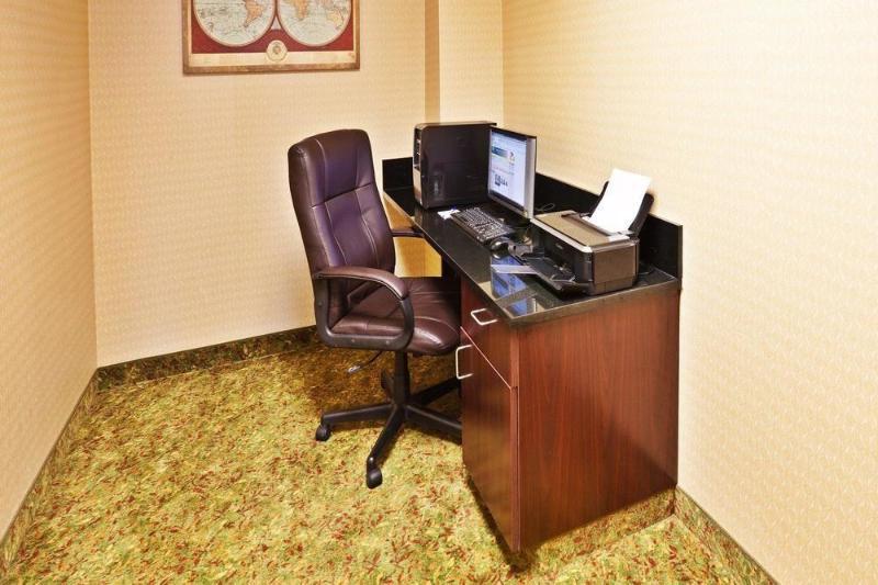Holiday Inn Express Hotel & Suites Perry, An Ihg Hotel Екстериор снимка